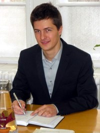 Dr. Ken�z �kos